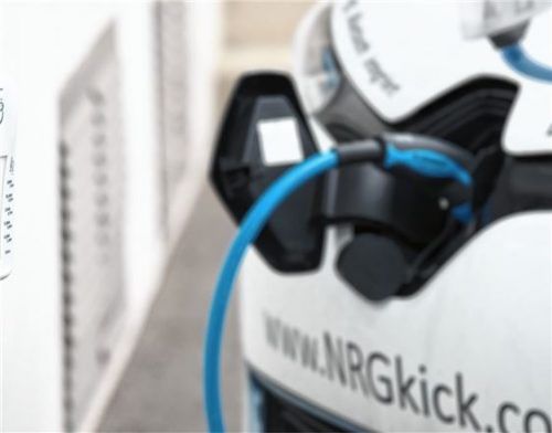 Der Spezialist für intelligente Ladeboxen zeigt, wie man mit dem NRGkick jedes Fahrzeug an nahezu jeder Stromquelle problemlos laden kann.