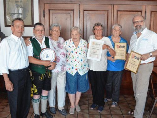 Die Geehrten des Vereins mit Erster Vorsitzender Christa Springer (Dritte von rechts).Foto sel