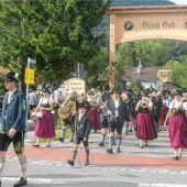 Wasserstationen beim heißen Festzug