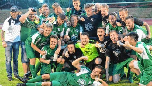 Die Saison ist gut gelaufen – Jubel in der SBR-Mannschaft. Foto ru