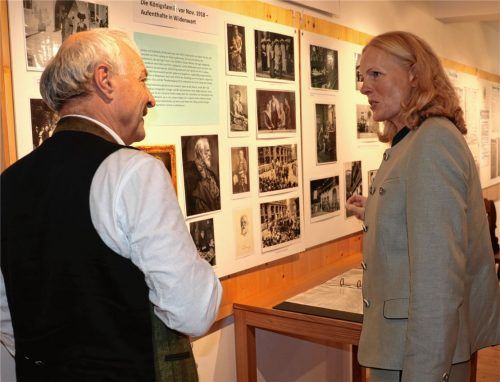 Die Ur-Ur-Enkelin des letzten bayerischen Königs, Herzogin Elizabeth in Bayern, ließ sich die Eröffnung der Ausstellung in Frasdorf nicht entgehen. Fotos Rehberg