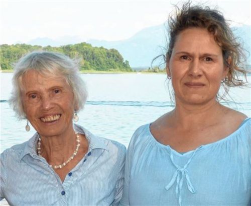 Die wiedergewählte Vorsitzende Helge Holzer (links) hieß ihre neue Stellvertreterin Michaela Messerschmid im Vorstand willkommen. Foto thümmler