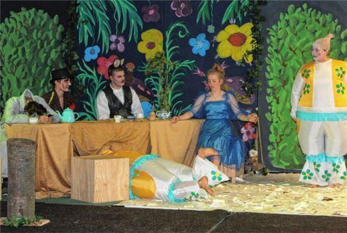 Die wohl bekannteste Szene aus Alice im Wunderland: die Teeparty.Foto Zehentner