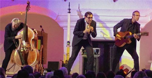 Ebenso humorvoll wie virtuos war der Auftritt von „Wildes Holz“: Markus Conrads, Tobias Reisige und Anto Karaula (von links). Foto Pillatzki