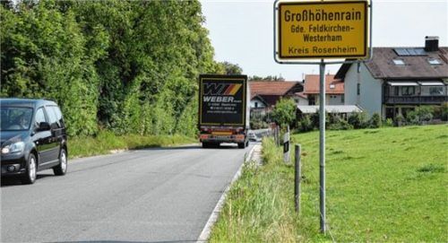Ein 4,4 Kilometer langes Teilstück der Kreisstraße von Feldkirchen nach Großhöhenrain wird 2019 saniert.Foto Merk