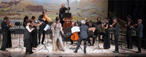 Entfesselten ein „bleibendes Feuerwerk“: Anna Prohaska und die Originalklang-Spezialisten von „Il Giardino Armonico“. Foto  re