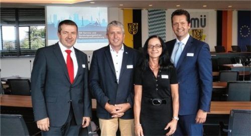 Finanzierungsexperten des Mittelstands: Johannes Rauscher, Sparkasse Altötting-Mühldorf, IHK-Geschäftsstellenleiter Herbert Prost, IHK-Beraterin Sonja Gehring und Michael Mitterer, VR meine Raiffeisenbank eG.re