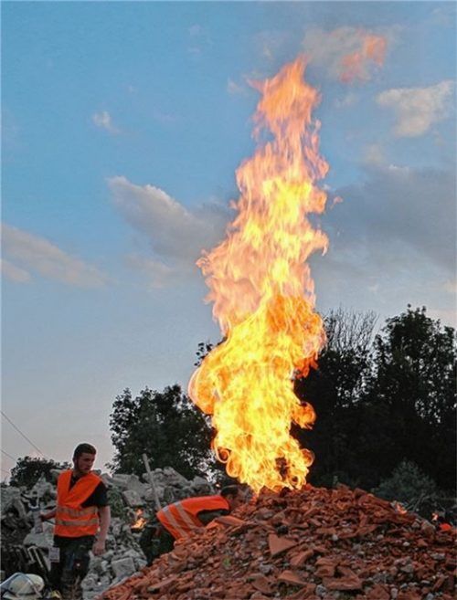 Für die „Spezialeffekte“, wie hier eine Stichflamme beim Einsatz „Flugzeugabsturz“, sorgten Pyrotechnik-Experten aus der Filmindustrie. Fotos Stache
