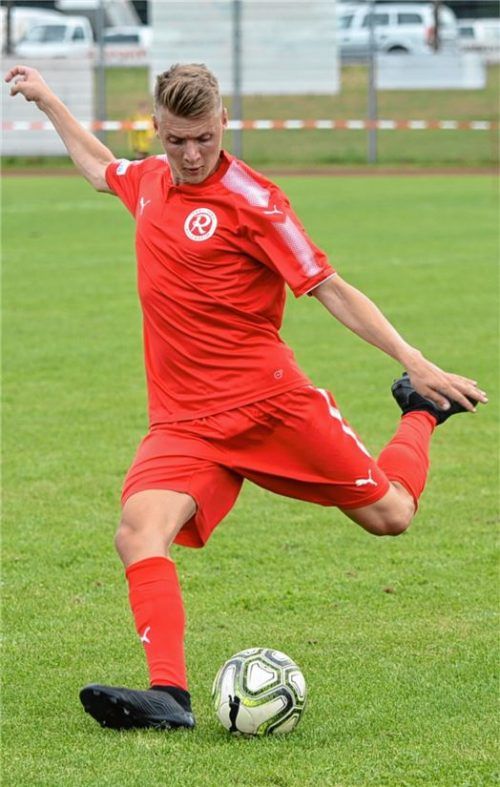 Erzielte beim Testspiel gegen die Juniors Oberösterreich (Endstand 1:1) ein Traumtor: Pius Krätschmer vom TSV 1860 Rosenheim. Foto Ruprecht