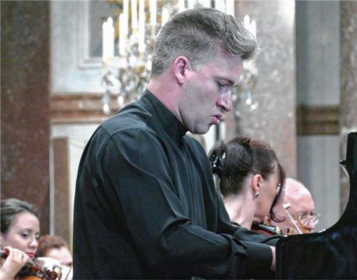 Ganz tief versenkte sich Georgii Cherkin in die Musik von Pancho Vladigerov.Foto  Janka