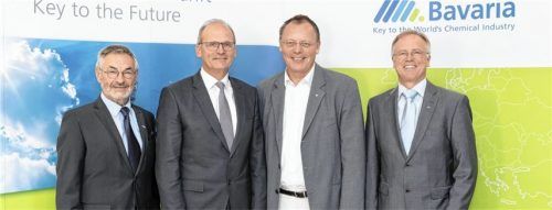 Gesichter von ChemDelta Bavaria: Georg Häckl, Dr. Dieter Gilles, Gerhard Wagner, Dr. Bernhard Langhammer (von links) Foto re