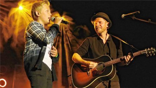 Johannes Oerding hatte den zwölfjährigen Lucas eigens zum Konzert nach Rosenheim eingeladen. Foto Gröning