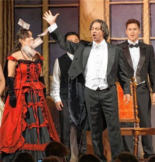 „La Traviata“ in Amerangs Arkadenhof