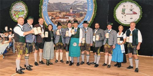 Lauterbacher Festwoche gestern Abend mit zünftigem Bieranstich eröffnet