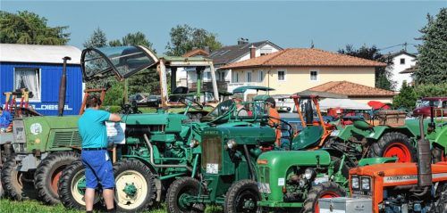 Liebhaber alter Bulldogs und historischer Gerätschaften kommen am Wochenende in Langenpfunzen auf ihre Kosten.Foto schlecker
