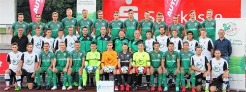 Mannschaft mit Teamgeist (oben von links): Heiko Petrasch, Christoph Börtschök, Maximilian Mayer, Jannik Vieregg, Dominik Brich, Simon Baumgartner, Christian Vogt, Emirhan Canan, Quirin Wolfrum, David Weichselbaumer, Marco Oberberger, Lukas Ugolini und Daniel Kobel; Mitte von links: sportlicher Leiter Günter Güttler, Florian Kuchler, Marius Kubik, Leon Simeth, Simon Wimmer, Torwarttrainer Hans Rottmüller, Trainer U23 Rudi Schlosser, Trainer Klaus Seidel, Betreuer Bernd Krocke, Patrik Szekeres, Marco Bell, Felix Burghardt, Damian Camacho-Ramirez, Andreas Scheibeck und Abteilungsleiter Thomas Leppert; unten von links: Eryk Dziduch, Josef Cia, Michael Barthuber, Dominik Reichmacher, Eggehan Canan, Mihajlo Markovic, Konstantin Rott, Sebastian Leppert, Jesse Pohl, Thomas Ofenmacher, Yasin Temel, Thomas Höhensteiger, Kenan Ahmetovic, Sebastian Fischer. Es fehlen: Betreuer Bernhard Lallinger, Robert Hügel, Ender Karavil, Naoto Ishii, Eric Lötzsch, Alban Obri, Kilian Huber, Kilian Nuss und Physio Michael Anzinger. Foto ru