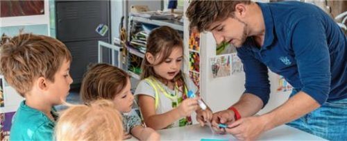 Maximilian Decker (Bild) entwickelte wie auch Adrian Heuer viel Kreativität bei den Kindern.Fotos jt