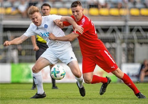 Mit aller Macht gegen die Niederlage gestemmt hatte sich 1860-Mittelfeldmann Philipp Maier, am Ende musste man aber die Heimreise ohne Punkte antreten.Foto Friedrich