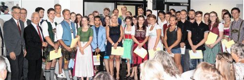 Notendurchschnitt 1,5 oder besser: Diese Schüler wurden für ihre Abschlusszeugnisse mit dem bayerischen Staatspreis geehrt. Foto re
