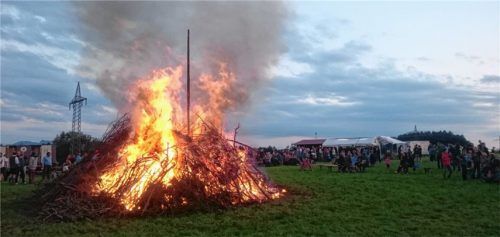 Petersfeuer der Feuerwehr Hemhof wieder voller Erfolg