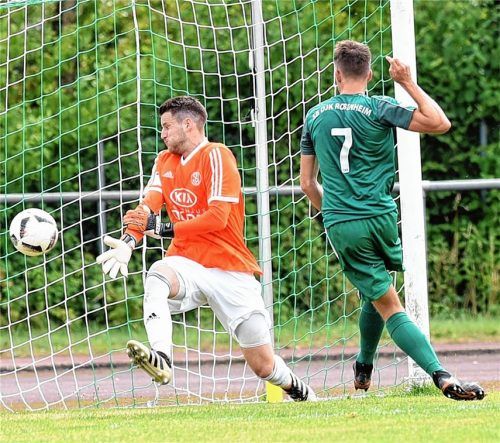 Quirin Wolfrum erzielt hier den 1:0-Führungstreffer für den SBR.Foto Ziegler