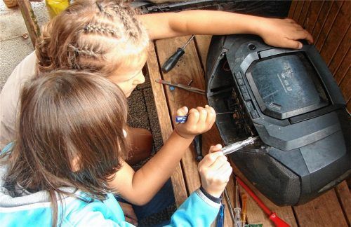 Schrauben und gestalten – Montessori-Schüler machen aus alt neu