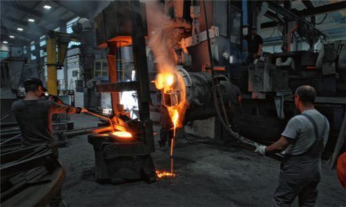 Seit 1945 Jobgarant in Neumarkt-St. Veit. Mit dem Werk in Pfarrkirchen beschäftigt das Unternehmen Frischhut aktuell 150 Personen.Fotos je