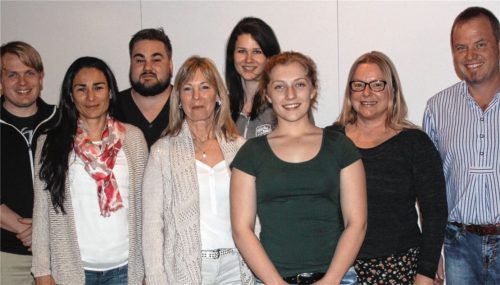 Sie kümmern sich künftig um die Partnerschaft mit Damville in der Normandie: die neue Vorstandschaft des Damville Komitees mit Xaver Mayerl, Julia Bronke und Christian Hertel (Beisitzer), Gerlinde Reiter (Vorsitzende), Antonia Cosic (Kasse), Luci Gruber (Beisitzerin), Hildegard Prinz (stellvertretende Vorsitzende) und Sepp Goldmann (Beisitzer) von links.Foto Hoffmann