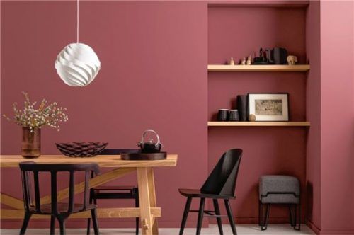 Skandinavienfans können mit dem charakteristischen Rot der schwedischen Häuser nun auch die eigenen vier Wände schmücken. Foto  djd/SCHÖNER WOHNEN-FARBE