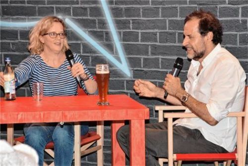 SPD-Landesvorsitzende Natascha Kohnen plauderte mit dem Schauspieler Helmfried von Lüttichau.Foto Schlecker