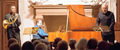 Standen für ein authentisches Hörereignis: Hornist Danilo Marchello, Zvi Meniker am Hammerflügel und Tenor Markus Schäfer. Foto re