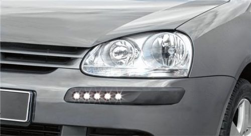 Tagfahrlicht erhöht die Sicherheit und macht Fahrzeuge auch in dunklen Alleen besser sichtbar. Foto  ProMotor/Sarah Boemer