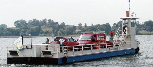 Trügerisches Idyll: Gegen den ehemaligen Führer der Fähre „Frauenwörth II“ wurde Anklage wegen Untreue erhoben. Der ehemalige Vizebürgermeister der Gemeinde Chiemsee soll in die eigene Tasche gewirtschaftet haben. Foto Thümmler
