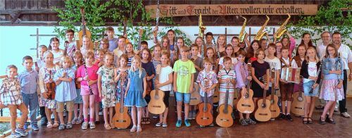 Viele Akteure sorgten für flotte und auch leise Töne beim Sommerkonzert der Musikinitiative Pittenhart