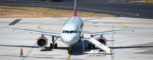 Vom Flughafen Düsseldorf wurde der Ex-Leibwächter von Osama bin Laden aus Deutschland abgeschoben. Nun soll er zurückgeholt werden: In seinem Heimatland Tunesien droht im Folter. Foto dpa