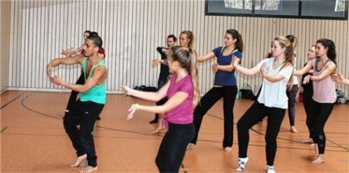 Von weit über die Stadtgrenzen hinaus kamen die Teilnehmer für die Tanzland-Workshops (im Bild Hip-Hop), die Mitte April stattfanden. Foto Stadt Waldkraiburg