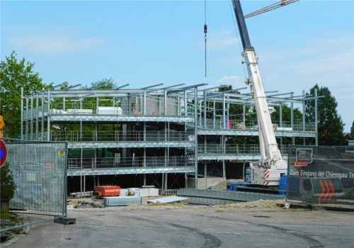 Vorwärts geht es nicht nur beim neuen Parkhaus, auch die gesamte Gesundheitswelt Chiemgau AG steht auf zunehmend stabilen Beinen. Das zumindest verkündeten die beiden Vorstände Stefan Bammer und Dietolf Hämel.Fotos knothe
