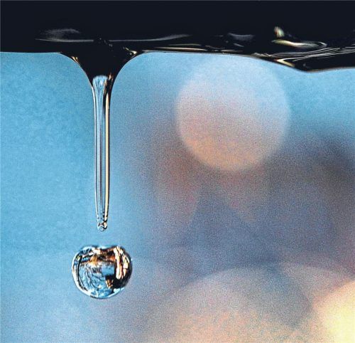 Weltweit ist es ein kostbares Gut: Wasser. Den Verbrauch zu senken, ist prinzipiell eine gute Sache. Aber man muss wissen, wie… Foto  Dpa