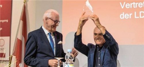 Werner Böck (rechts) ist der erste Preisträger, den die LDT Nagold mit dem LDT Award ausgezeichnet hat.Foto re