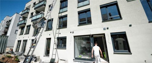 Wohnungen werden in der Region dringend benötigt – ob neu, wie auf dem Bild, oder Altbestand. Foto dpa/Schuldt