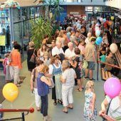 <p>Zeit zum Austausch für Eltern, Schüler und Lehrer bot das Schulfest.Fotos riediger</p>