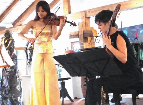 Zwei ebenbürtige Partner auf höchstem Niveau: Arabella Steinbacher (links) und Zsófia Boros. Foto Jacobi