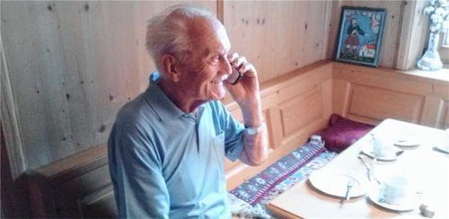 36 Jahre war Erwin Huber kommunalpolitisch in der Region tätig. Parteifreunde aus nah und fern gratulierten dem beliebten Jubilar zum 90. Geburtstag.Foto zellner