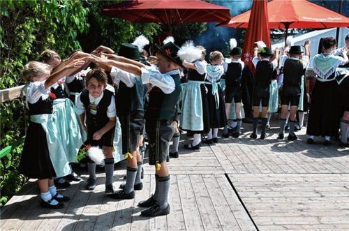 70. Gründungsfest in Pfaffenhofen bei strahlendem Sonnenschein