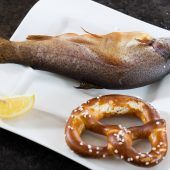 So gehen Steckerlfisch und geräucherter Fisch ganz leicht