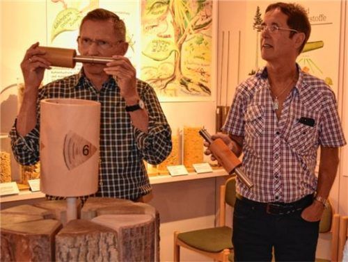 Aktivstationen helfen, Ausstellungsinhalte zu vertiefen. Foto Michaela Firmkäs