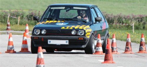 Auf der abgesperrten Straße von Ginsham nach Kirchdorf lieferten die Autoslalom-Piloten eine starke Leistung ab.