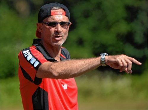 Auswärts im Einsatz: Trainer Heinz Köstler und der SV Riedering Foto Ruprecht