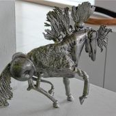 <p>Belastende Gefühle in Metall: Gusspferd „Anxiety“.</p>