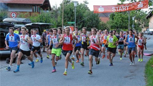 Das beeindruckende Starter-Feld beim Kampenwand-Staffellauf 2018.